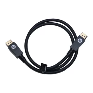 Cable HP DHC-DP01-1M negro, vista superior; cable formando un lazo; conectores macho rectangulares en ambos extremos con puntas metálicas doradas; carcasas negras y fondo blanco. Cable displayport.