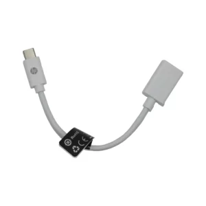 Adaptador HP DHC-TC105-0.15M blanco, vista superior; cable corto en arco con conector USB-C macho a la izquierda. Cable adaptador OTG.