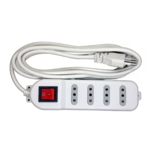 Zapatilla eléctrica Macrotel ME-069W blanca con 5 tomas alineadas, interruptor rojo ON/OFF a la izquierda y cable blanco enrollado con enchufe de dos pines redondos. Zapatilla Eléctrica.
