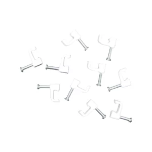 Macrotel grapas sujetacable plásticas blancas en vista superior; clavos metálicos integrados y diseño compacto para fijación de cables