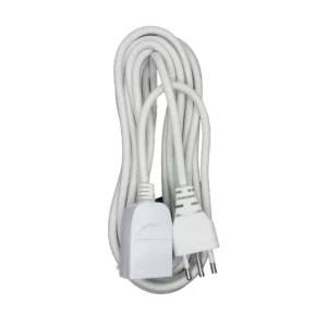 Alargador Philco XT48 blanco, cable enrollado, con enchufe macho de dos pines redondos y toma hembra plana rectangular blanca; foto sobre fondo blanco. Alargador / Extensión Eléctrica.