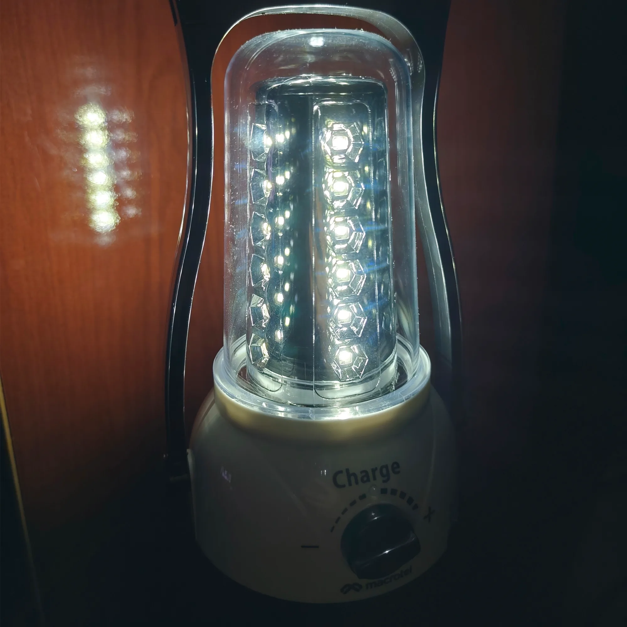 Lámpara de Emergencia Macrotel 35 LED 700 lm Recargable - Imagen 6